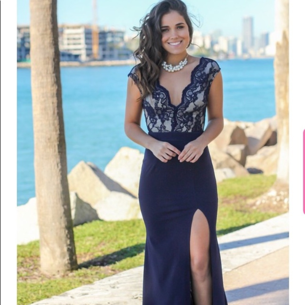(NWT) Beautiful Floor Length Gown
